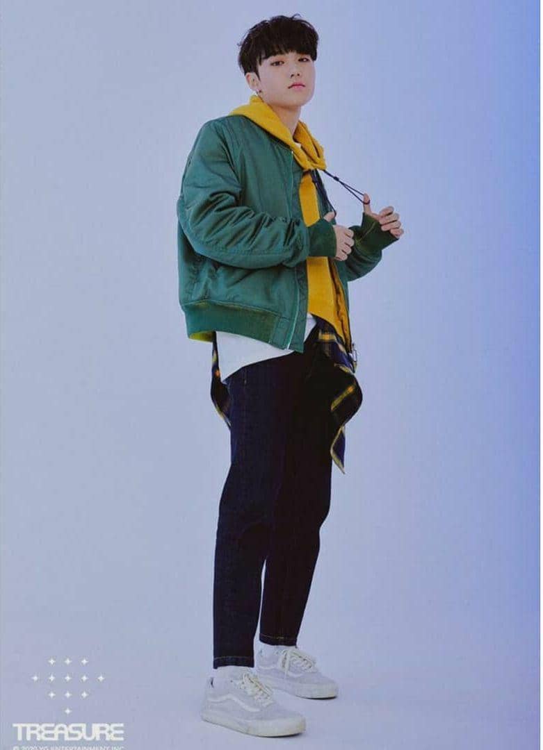 Outfit Doyoung Treasure (instagram.com/ygtre4sure526)