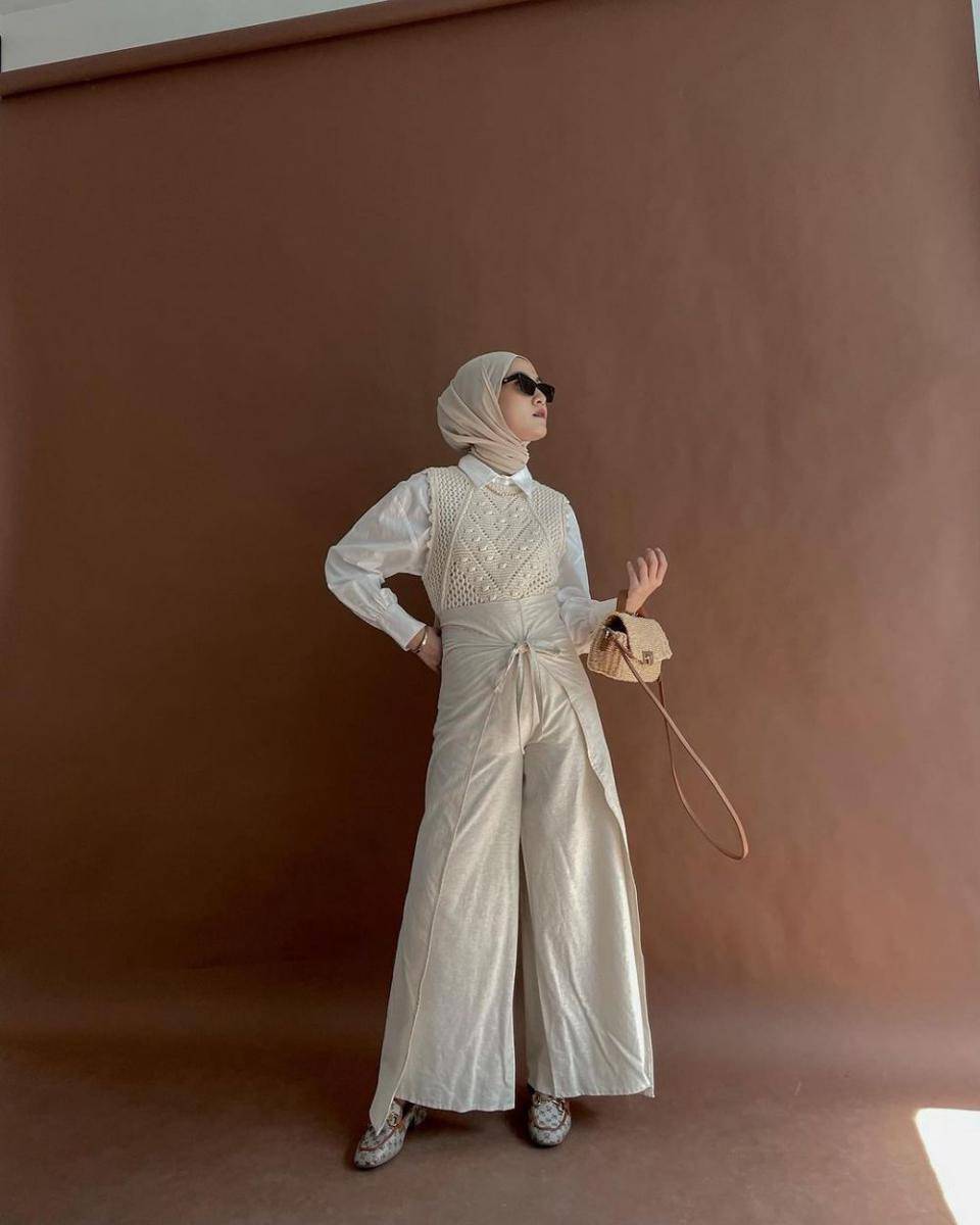 Outfit Inas Rana Fagastia mengenakan wrapped pants (instagram.com/inasrana)