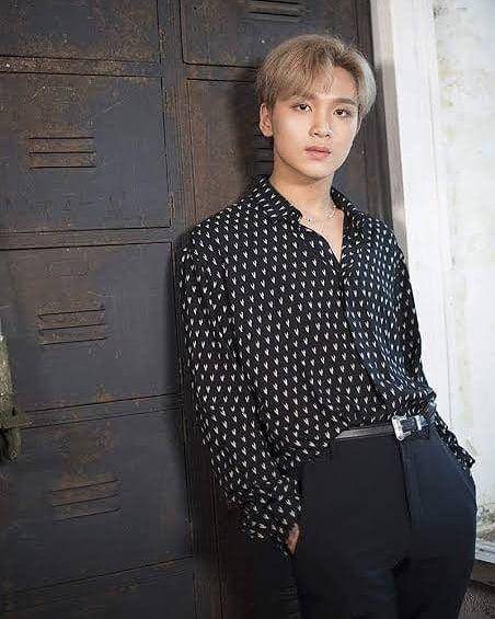 Outfit serba hitam Haechan NCT (instagram.com/nctunited00)