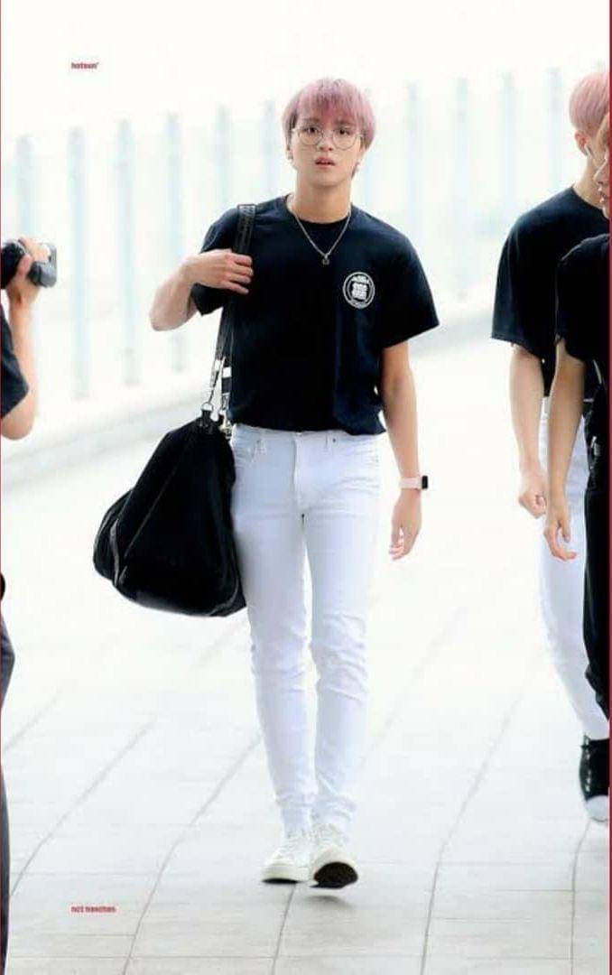 Outfit serba hitam Haechan NCT (instagram.com/nctchilldream)