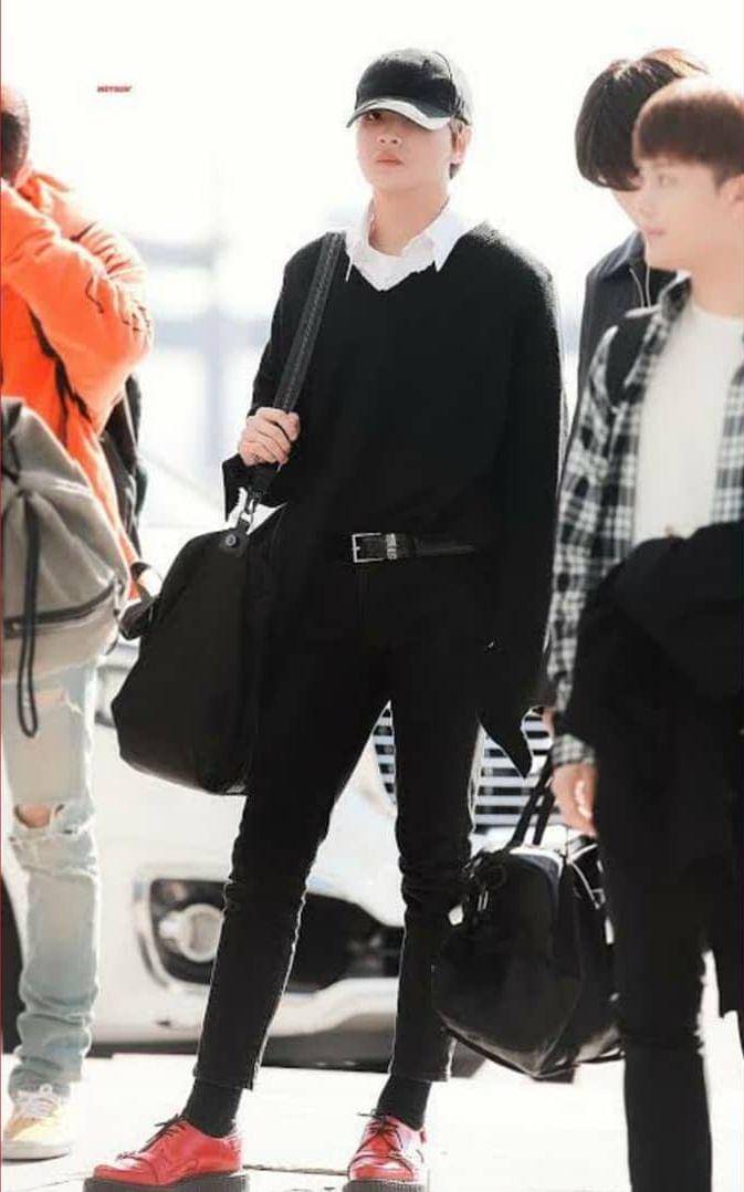 Outfit serba hitam Haechan NCT (instagram.com/nctchilldream)