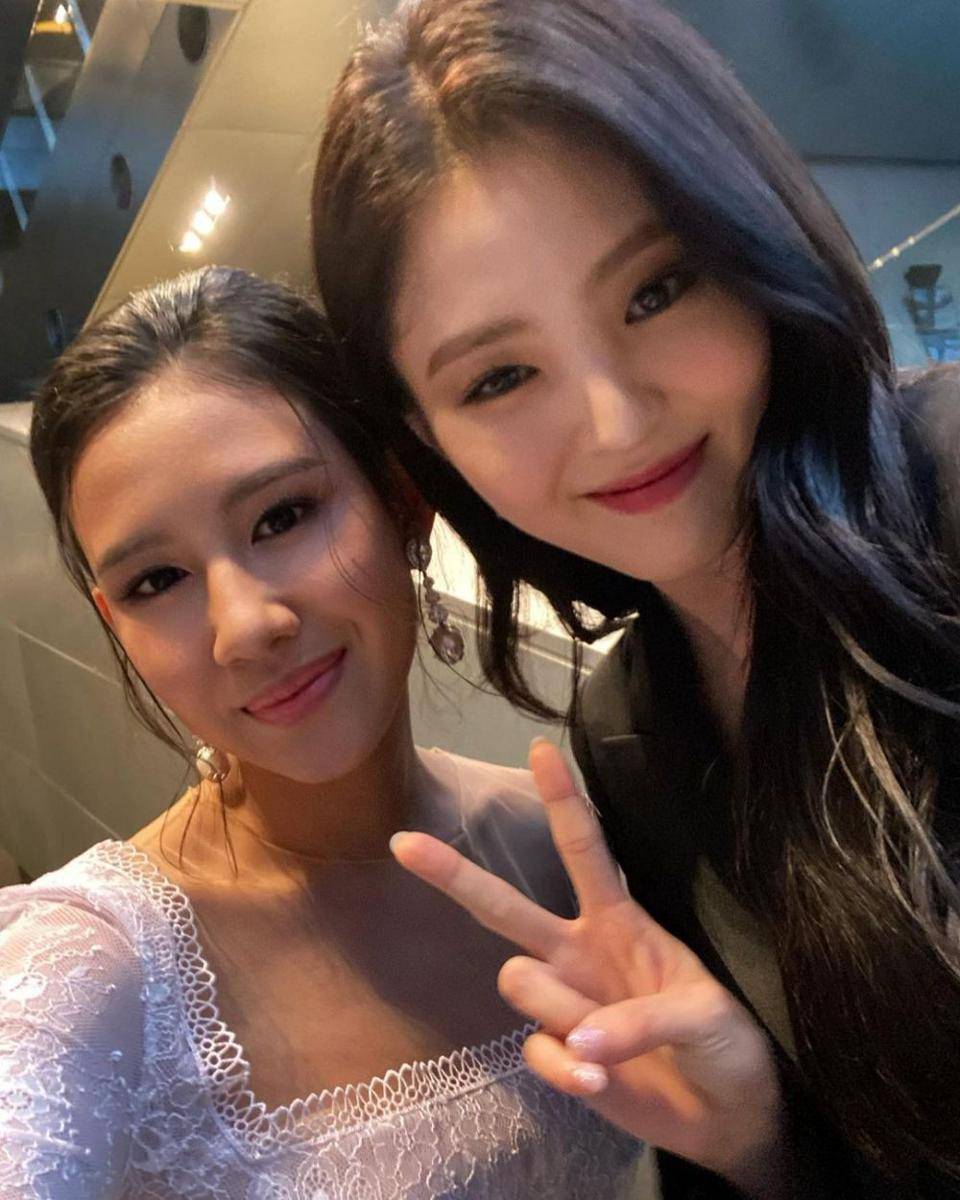 Shenina Cinnamon dan Han So Hee (instagram.com/shenacinnamon)