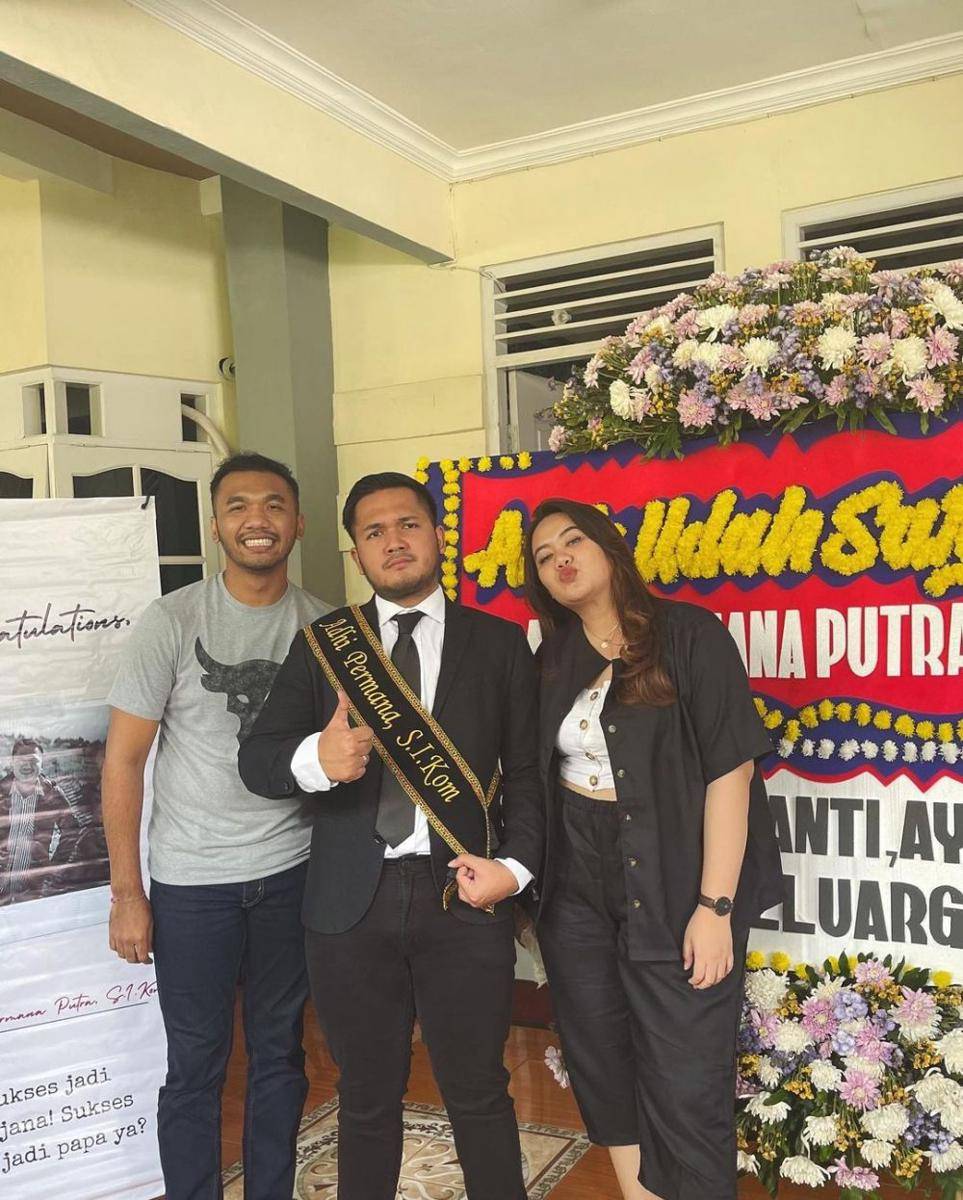 potret kelulusan Adhi Permana (instagram.com/adhipermana_)