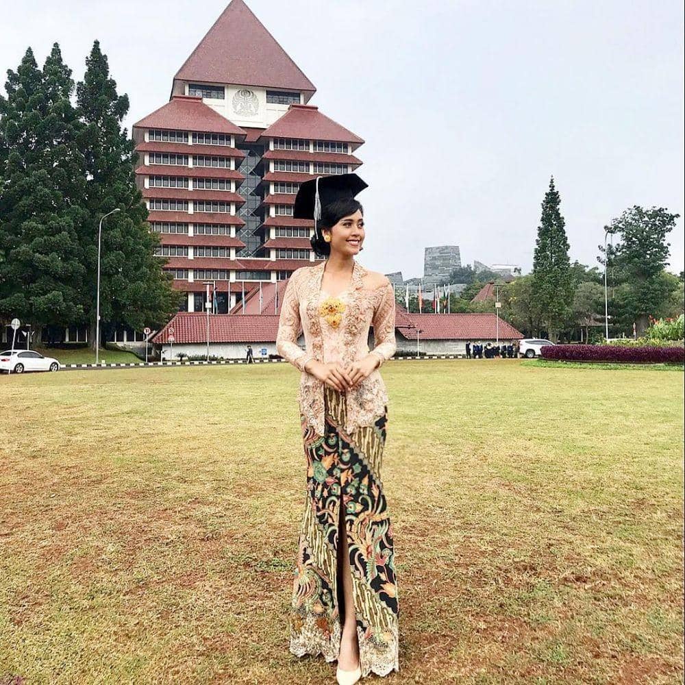 Kebaya Maria Harfanti. (instagram.com/mariaharfanti/)