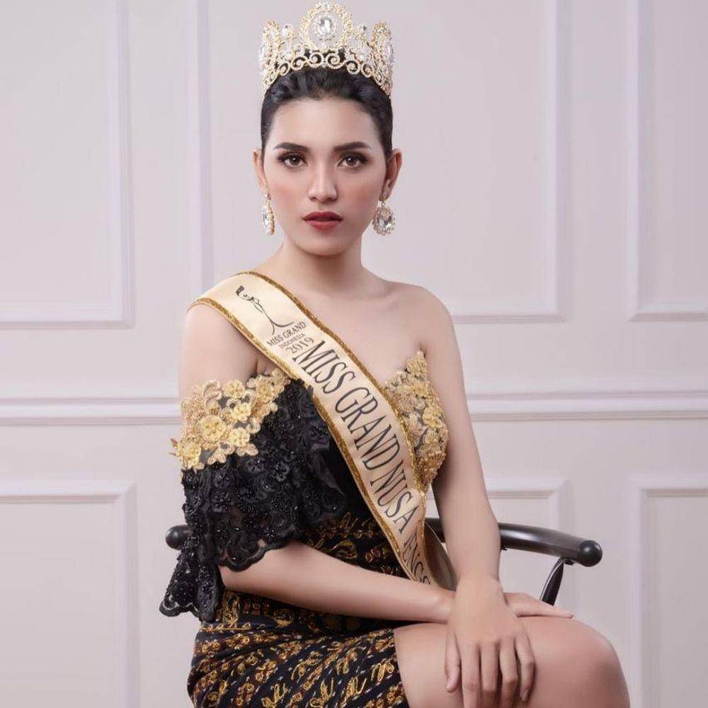Kebaya Sarlin Jones. (instagram.com/sarlinjones/)