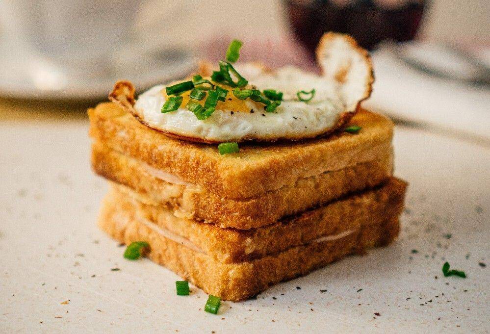ilustrasi gruyere croque madame (unsplash.com/Adam Bartoszewicz)