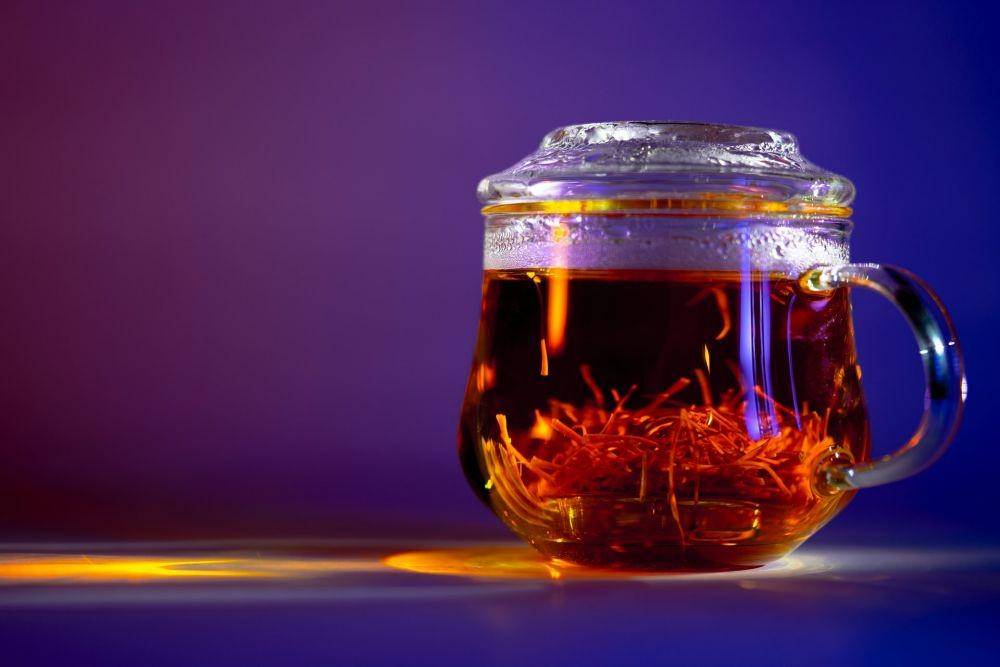 ilustrasi teh safron (unsplash.com/Benyamin Bohlouli)