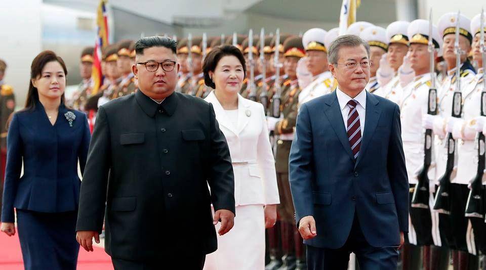 potret pemimpin Korea Utara bersama pemimpin Korea Selatan (twitter.com/KoreaGreece)