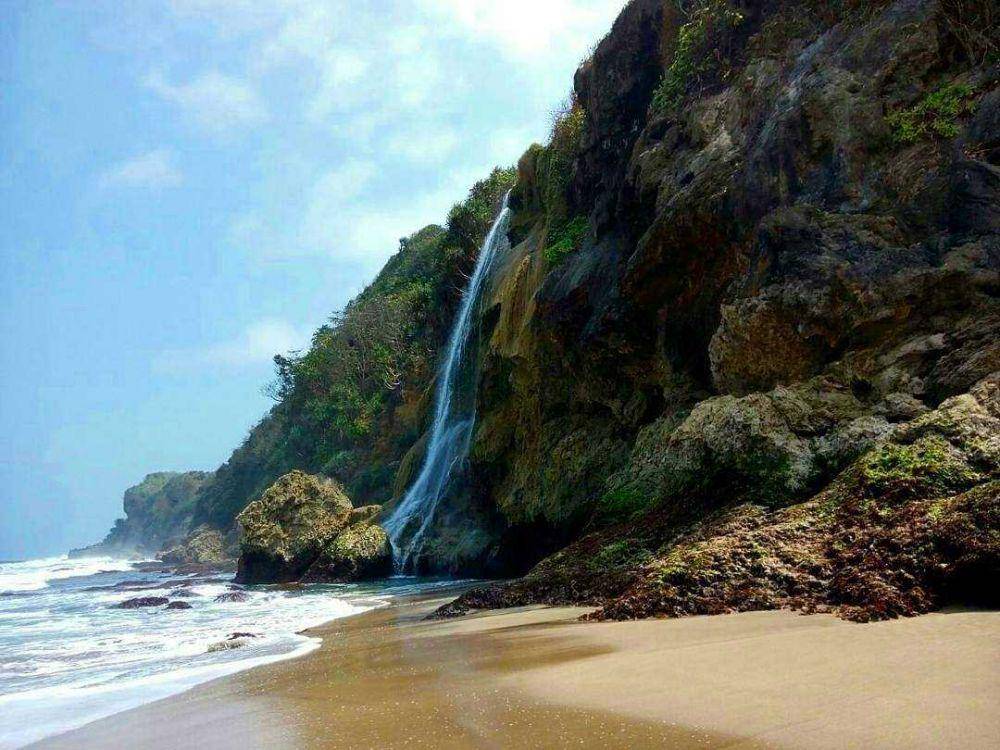 potret Pantai Umbul Waru (instagram.com/lingkarblitar)
