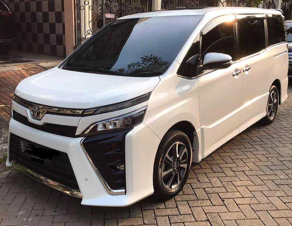 ilustrasi toyota voxy (instagram.com/grasi_kami)