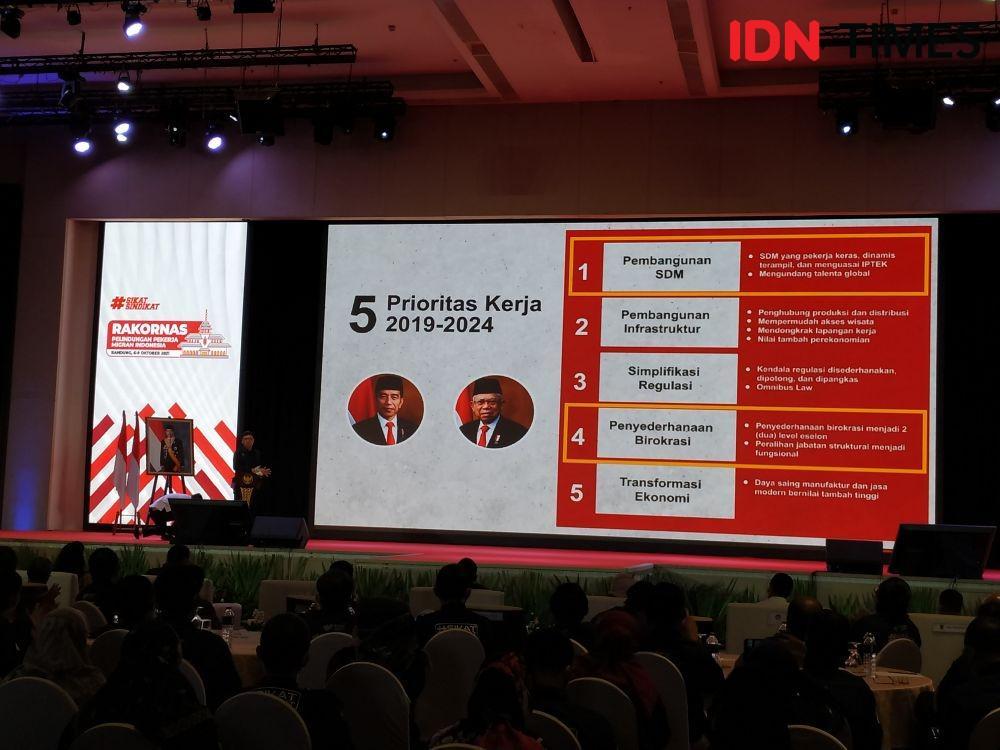 Tjahjo Kumolo Rakornas BP2MI di Hotel Intercontinental, Kota Bandung, Kamis (7/10/2021). (IDN Times-Azzis Zulkhairil)