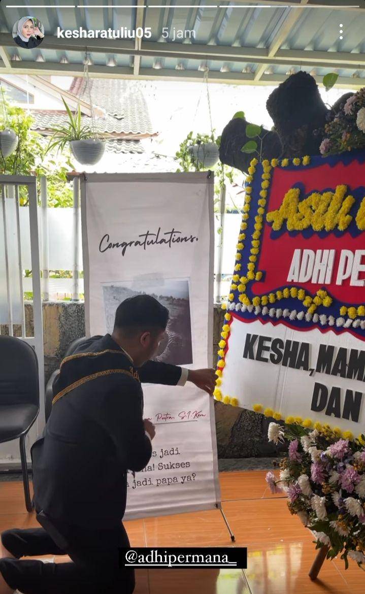 potret kelulusan Adhi Permana (instagram.com/kesharatuliu05)