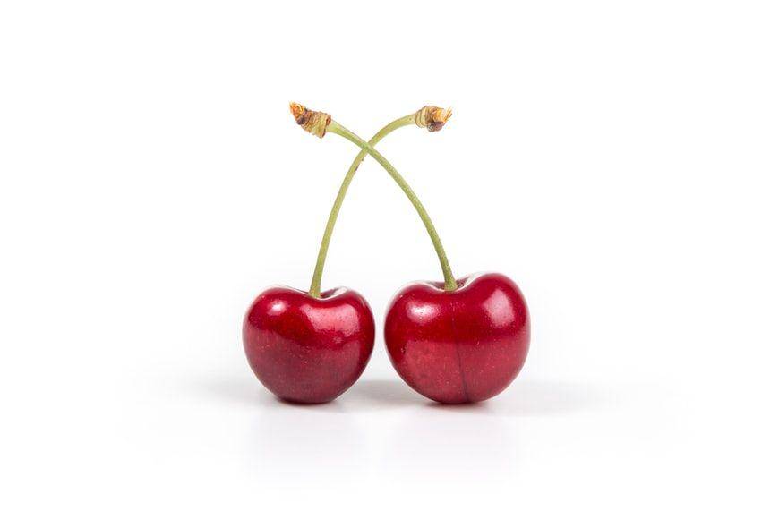 ilustrasi dua buah ceri (unsplash.com/Quaritsch Photography)