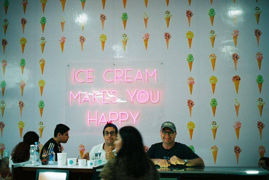 ilustrasi kedai es krim (unsplash.com/thelukejeremiah)