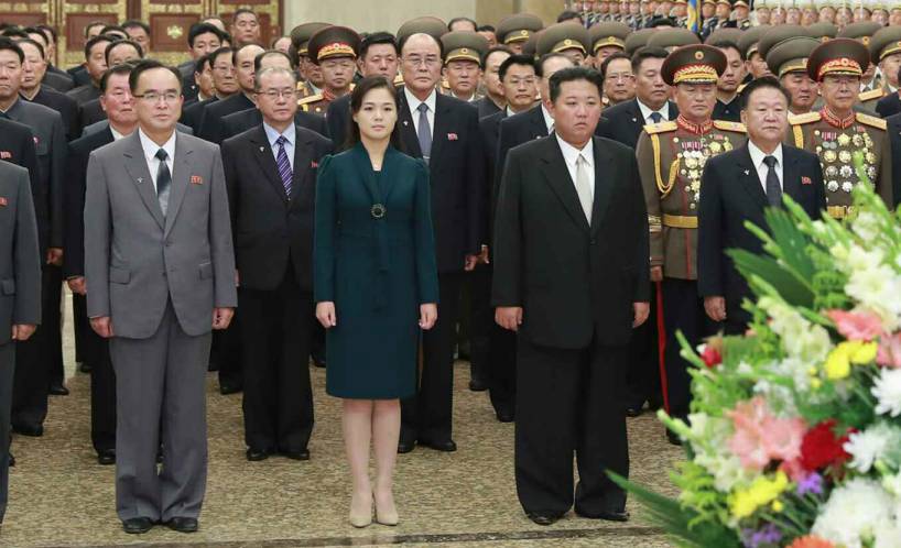 potret Ri Sol Ju dan Kim Jong Un di Kumusan Palace of The Sun (nknews.org)