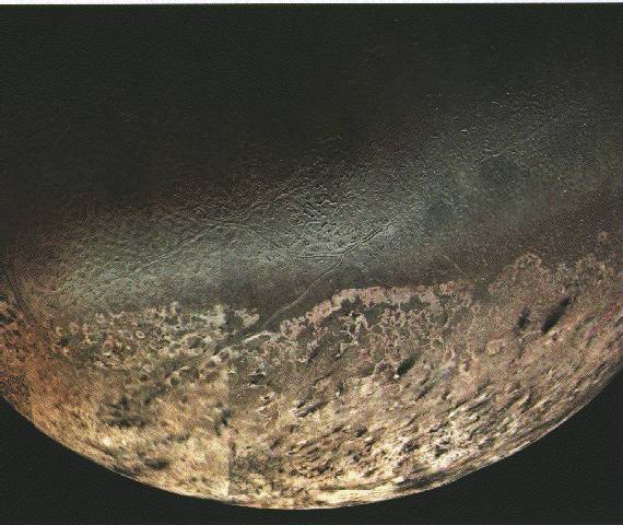 potret permukaan Triton Credit : NASA/JPL/USGS  (voyager.jpl.nasa.gov)