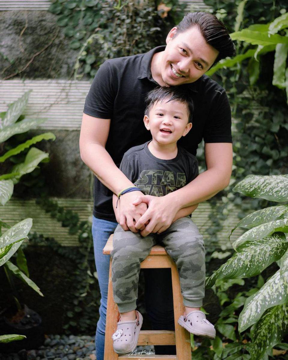Dirly Idol dan buah hati  (instagram.com/dearly_dave)
