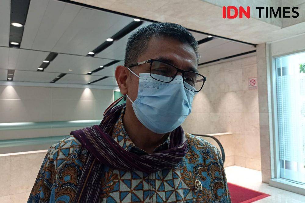 Anggota Komisi III DPR Fraksi Demokrat, Hinca Pandjaitan di Gedung DPR/MPR Jakarta, Kamis (7/10/2021). (IDN Times/Sachril Agustin)