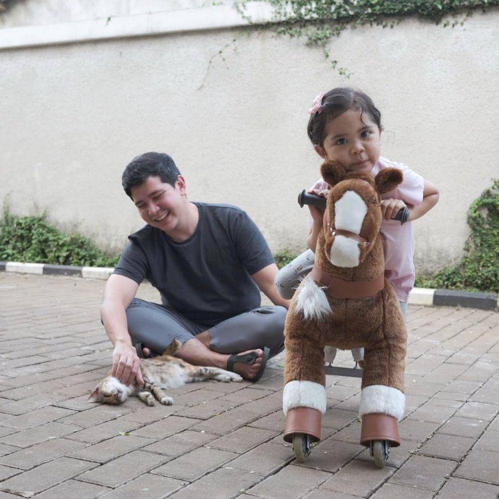 Haykal Kamil dan buah hati (instagram.com/haykalkamil)
