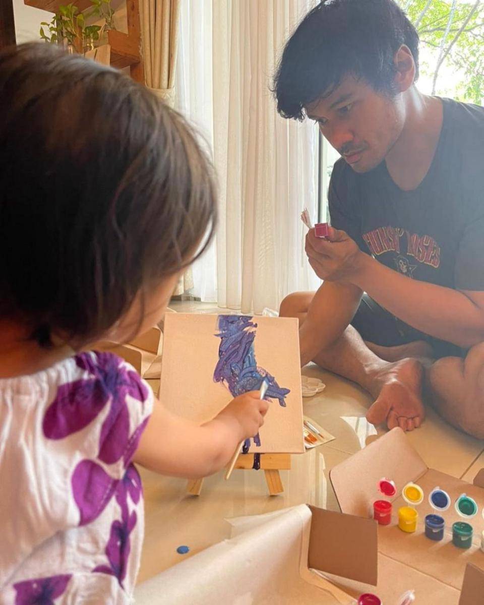 Chicco Jerikho dan buah hati (instagram.com/chicco.jerikho)