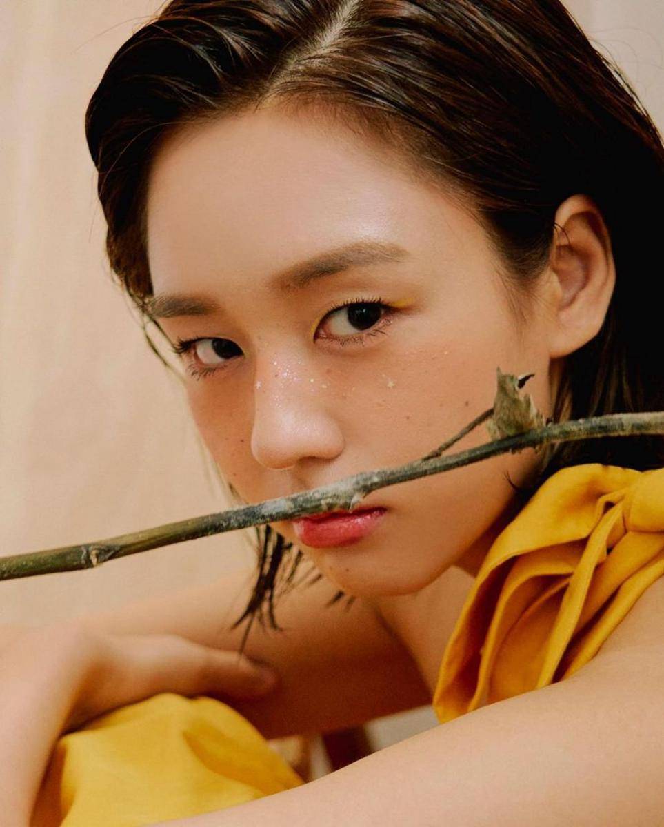 Ahn Eun Jin (instagram.com/eunjin___a)
