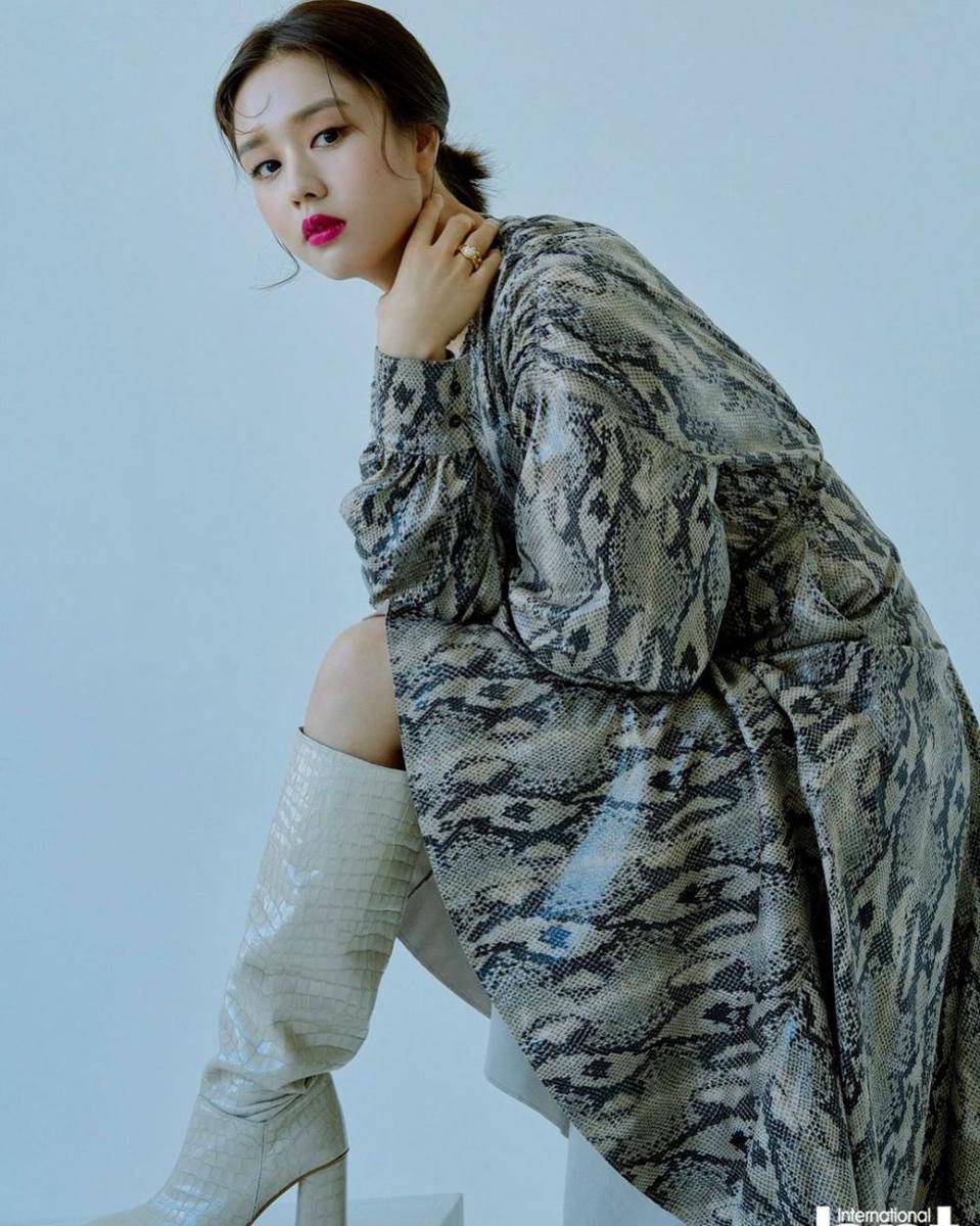 Ahn Eun Jin (instagram.com/eunjin___a)