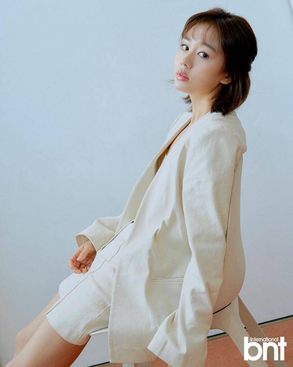 Ahn Eun Jin (instagram.com/eunjin___a)