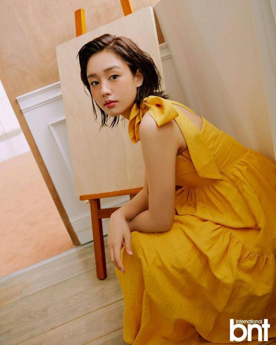 Ahn Eun Jin (instagram.com/eunjin___a)