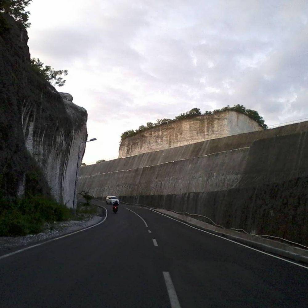 Jalan Pantai Pandawa (instagram.com/rahmaddani_el)