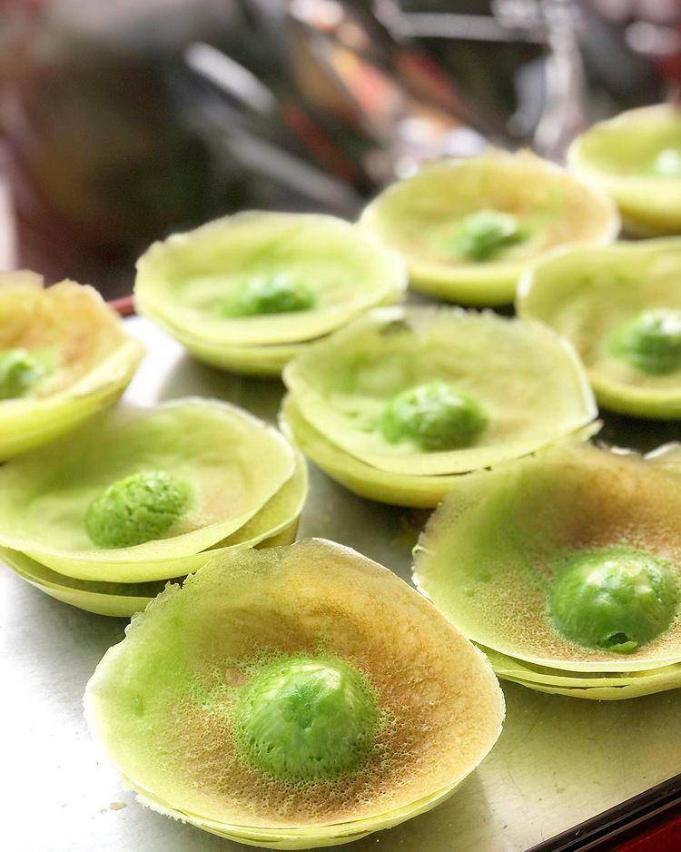 kue ape (instagram.com/munchie.foods/)