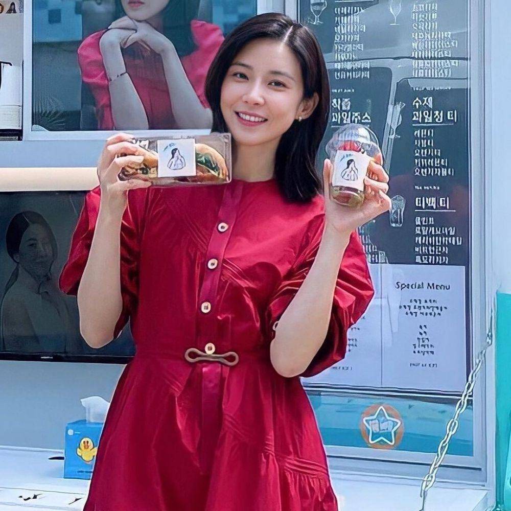 Lee Bo Young (instagram.com/leeboyoung0112)