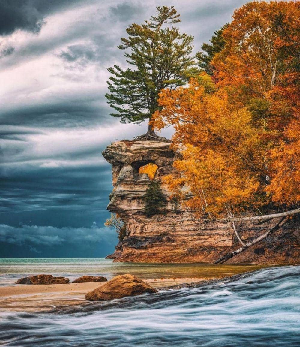 fakta Pictured Rocks National Lakeshore (instagram.com/michiganders)