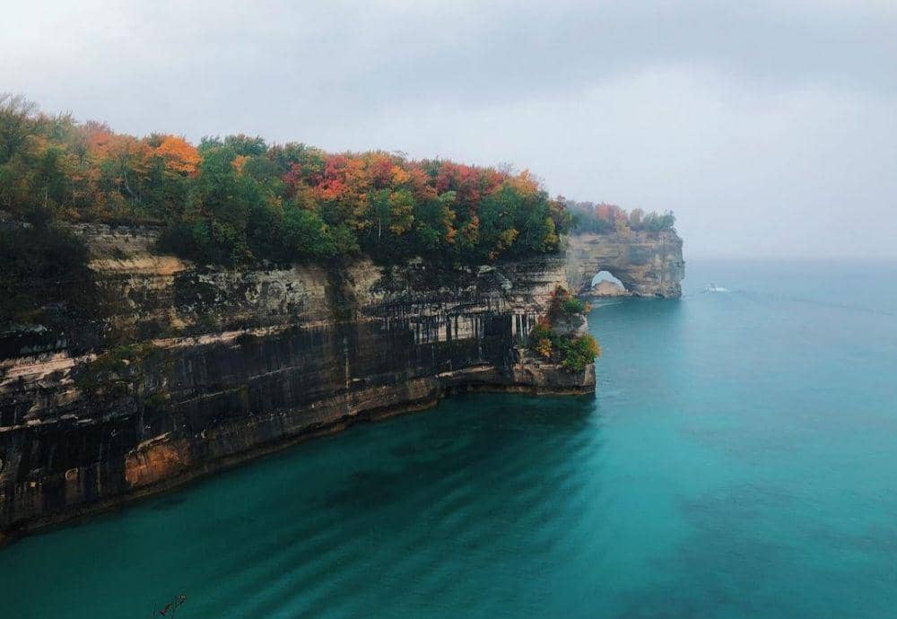 fakta Pictured Rocks National Lakeshore (instagram.com/daryanchique)