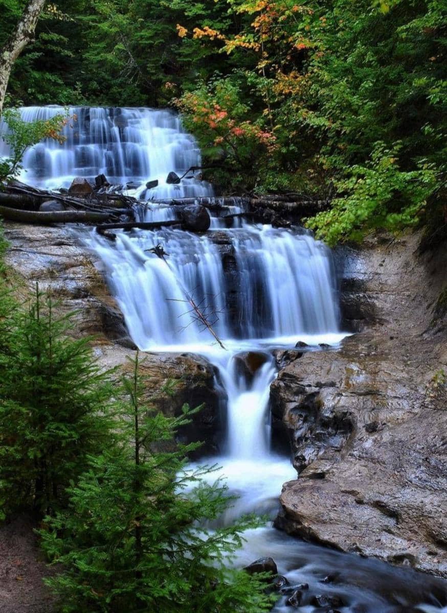 fakta Pictured Rocks National Lakeshore (instagram.com/rtbeuth)