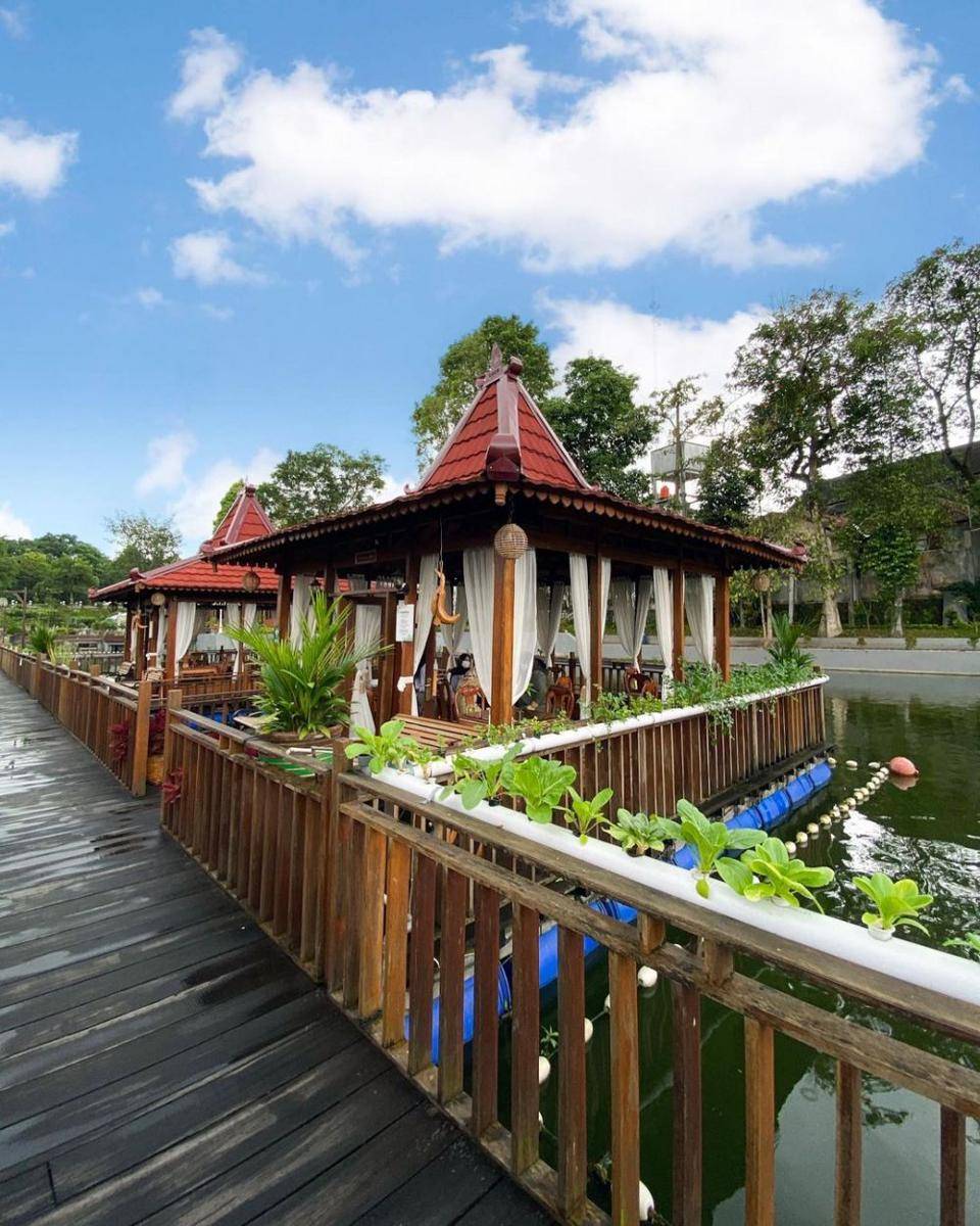 floating resto (instagram.com/jogja24jam)