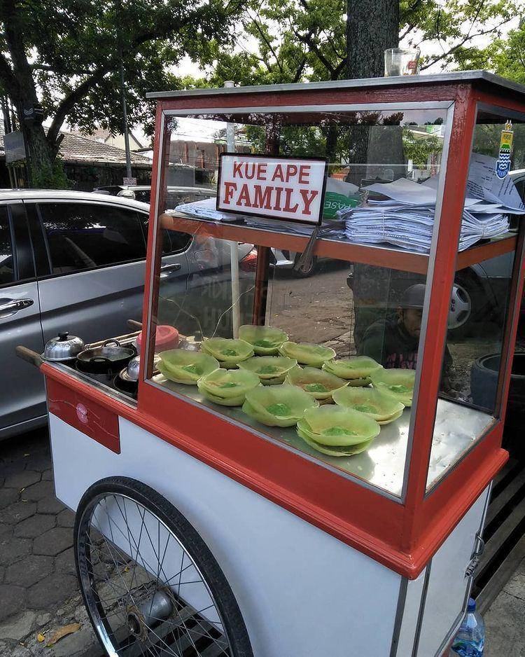 kue ape (instagram.com/makan.di.bandung/)