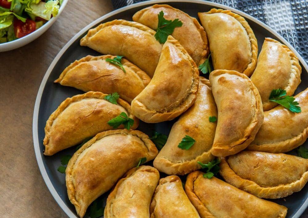 ilustrasi muffuletta mini pies (unsplash.com/Anton)