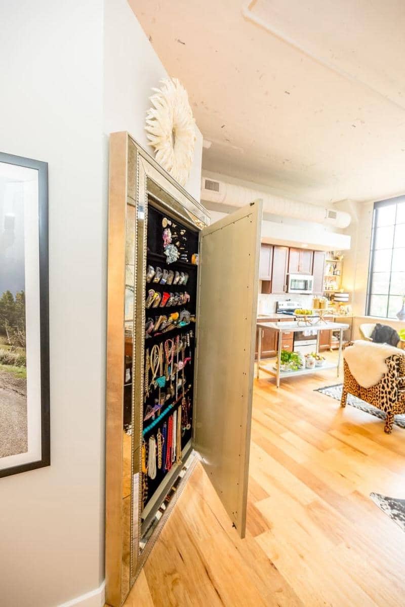 Ide Spot untuk Storage di Rumah (apartmenttherapy.com)