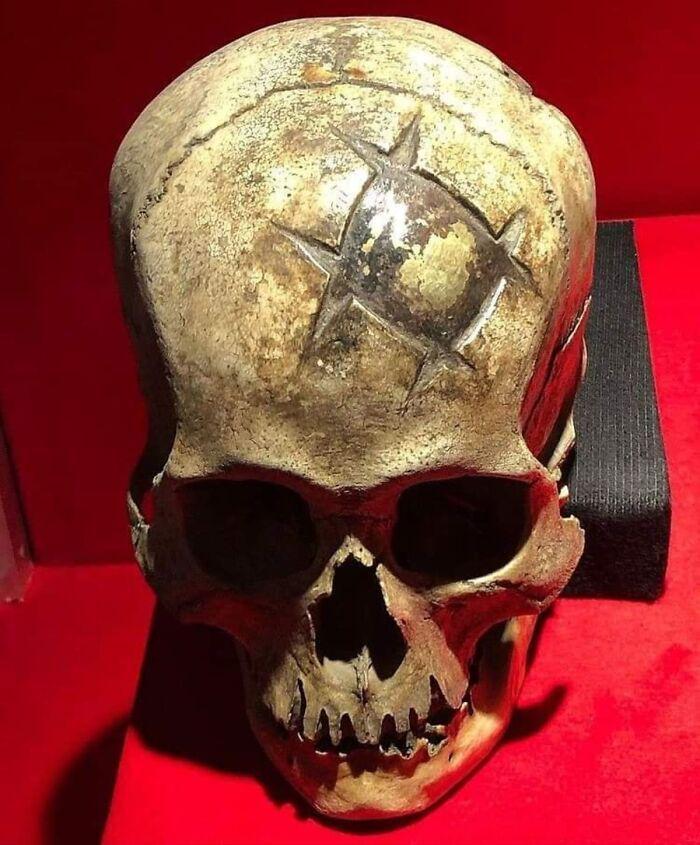 Artefak tengkorak kuno (reddit.com/r/ArtefactPorn)