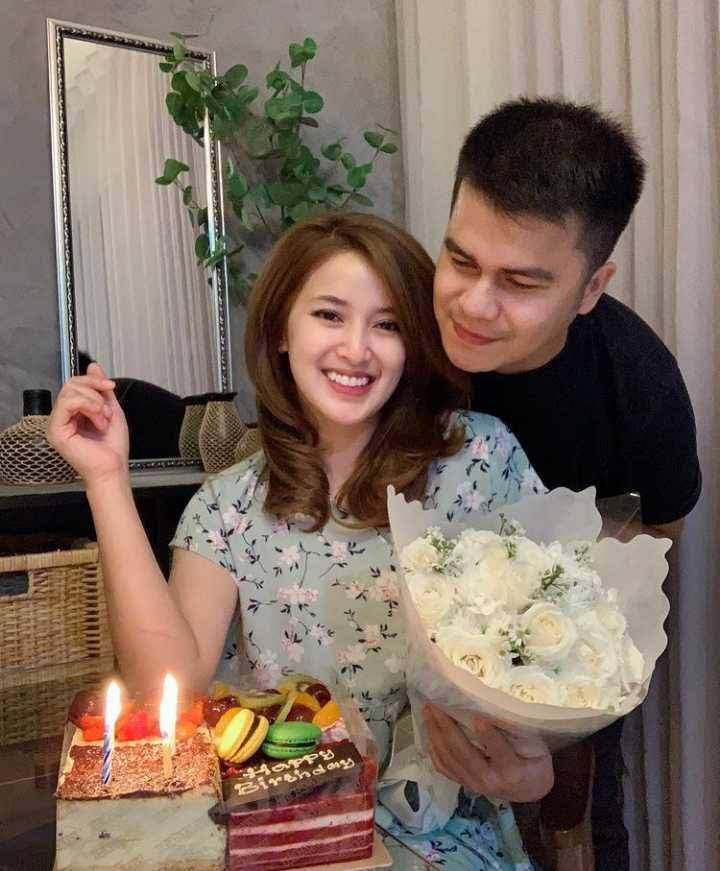 Rosiana dan Handika (instagram.com/rsn.dw)