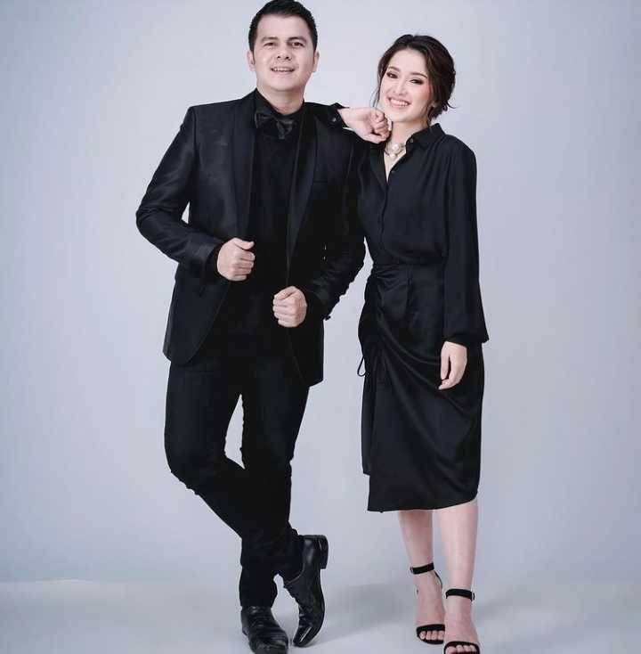 Rosiana dan Handika (instagram.com/rsn.dw)