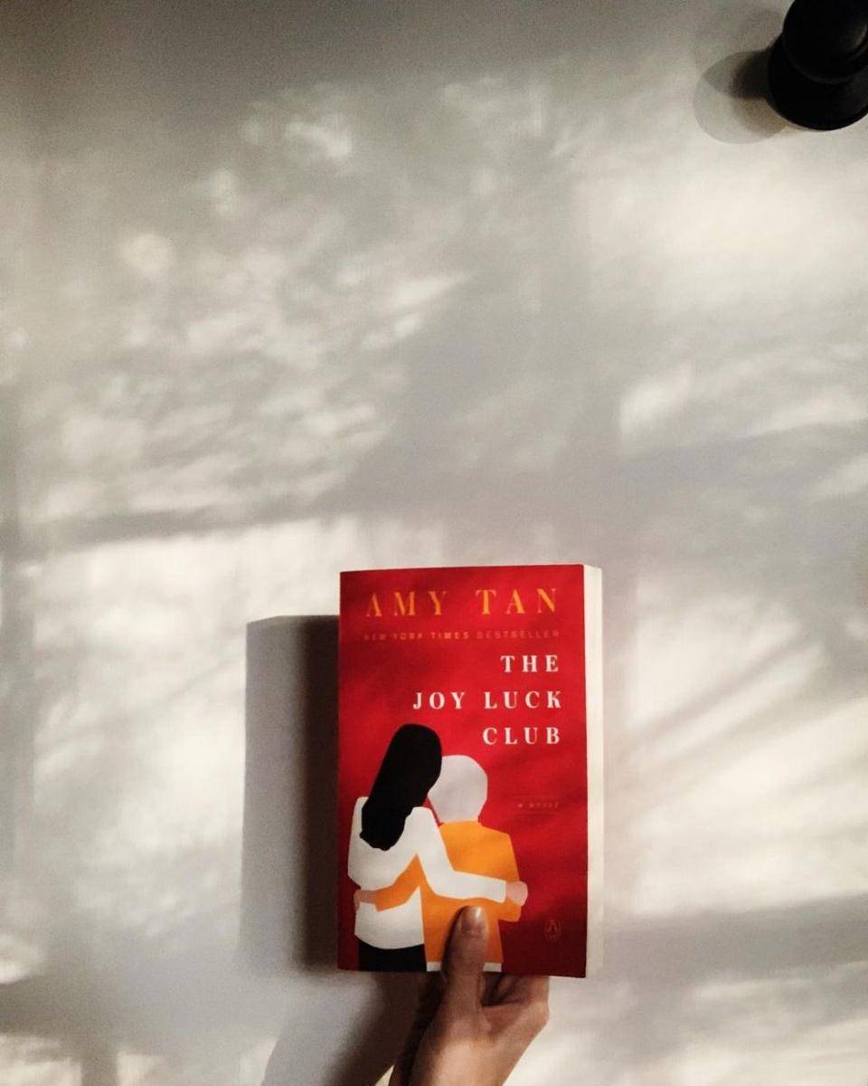 The Joy Luck Club oleh Amy Tan (instagram.com/katesshelves)