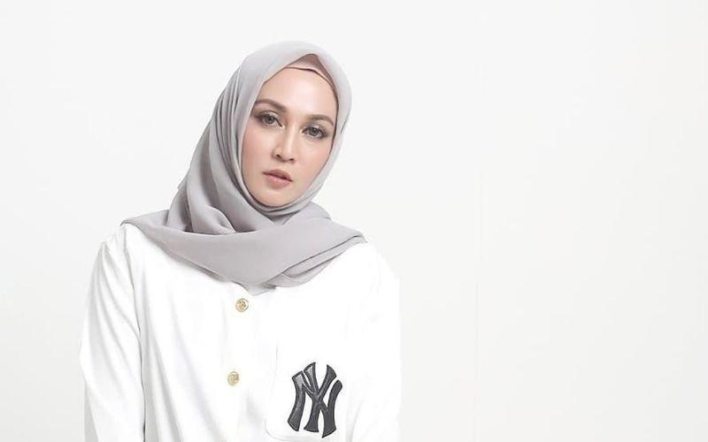 10 Potret Terkini Dina Lorenza yang Dijodohkan dengan Ariel NOAH