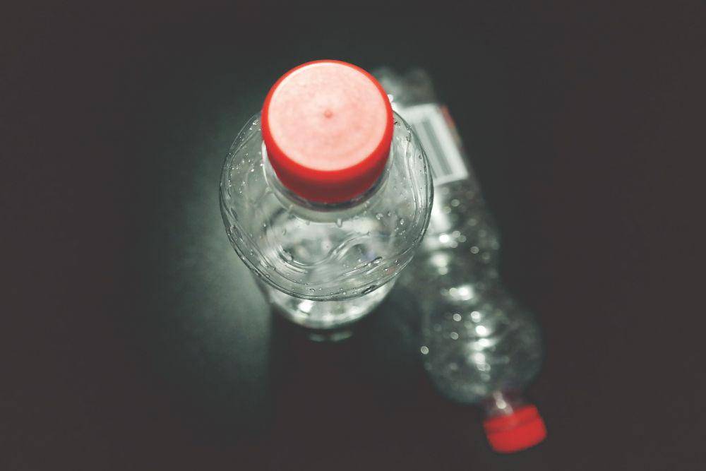 ilustasi botol minum sekali pakai (pexels,com/George Becker)