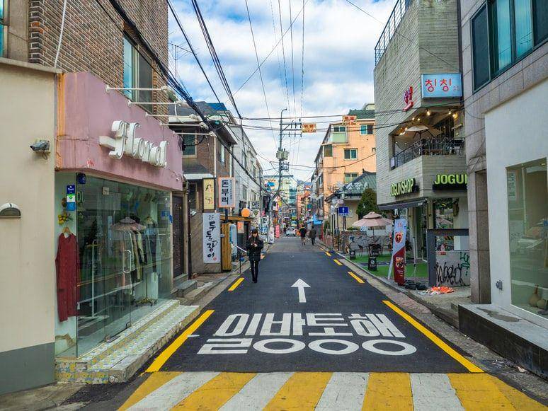ilustrasi suasana kota Seoul, Korea Selatan (unsplash.com/Arkady Lukashov)