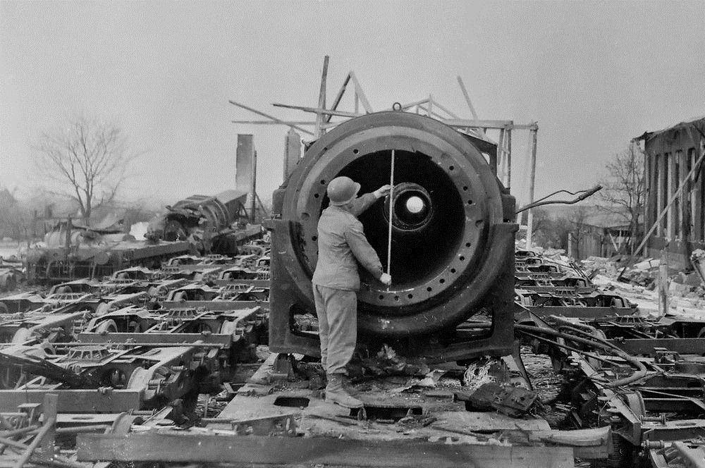 potret reruntuhan Schwerer Gustav (amusingplanet.com)
