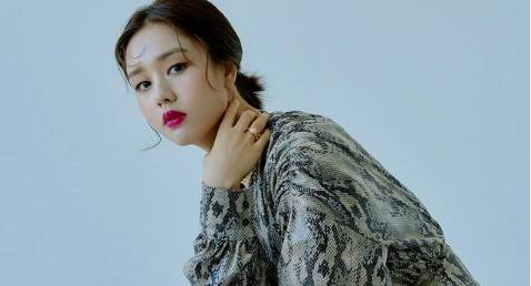 Ahn Eun Jin (instagram.com/eunjin___a)