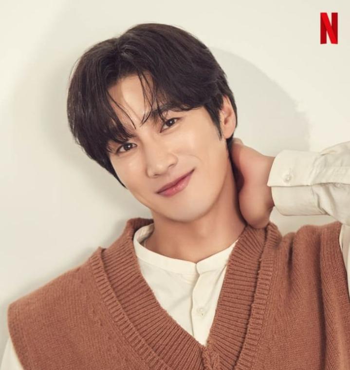 Ahn Bo Hyun (instagram.com/netflixkr)
