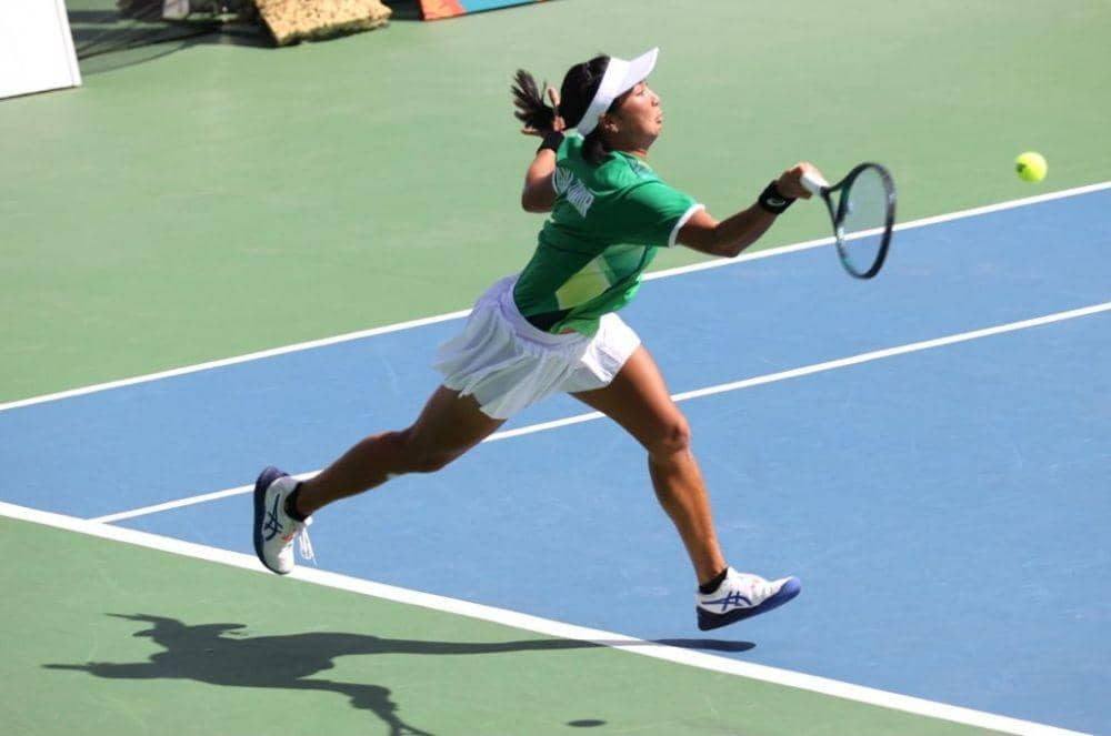 Atlet tenis lapangan dari Jatim saat berlaga di PON ke-XX Papua. Dok Istimewa.