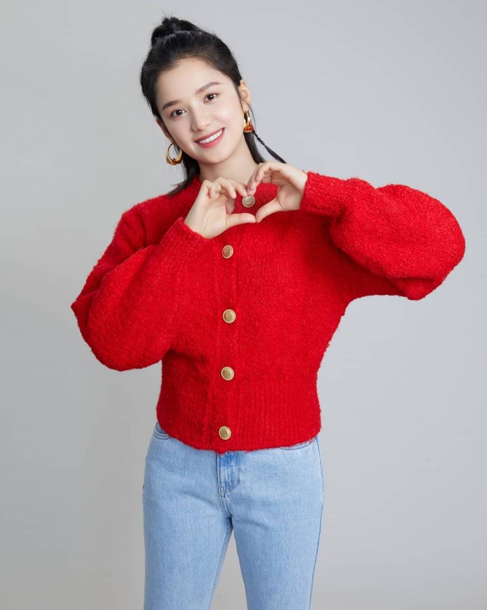 Zhang Jing Yi (instagram.com/zhangjingyi_fans)